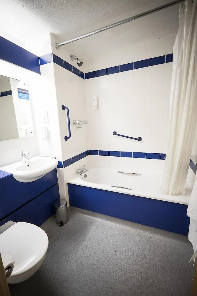 Travelodge Cork 3*,